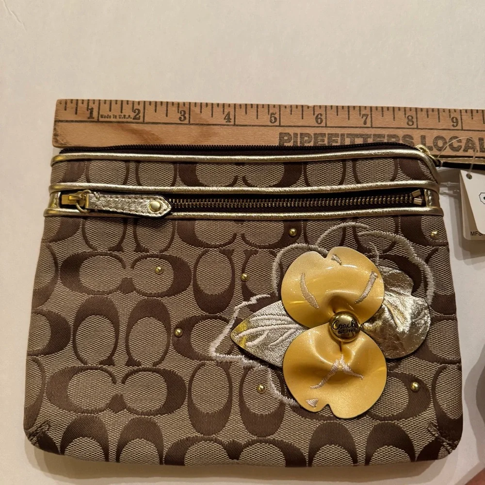 COACH NWT Wristlet Clutch Purse Tablet Protector Flower Appliqué Gold Yellow Tan - Picture 12 of 16